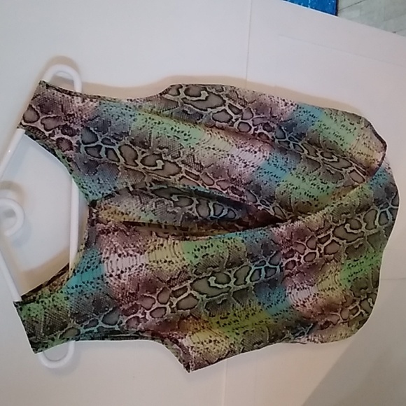 Woman's Summer Top - Picture 2 of 3